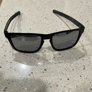 Oakley Holbrook Metal sunglasses.  Great condition!  Worn once.